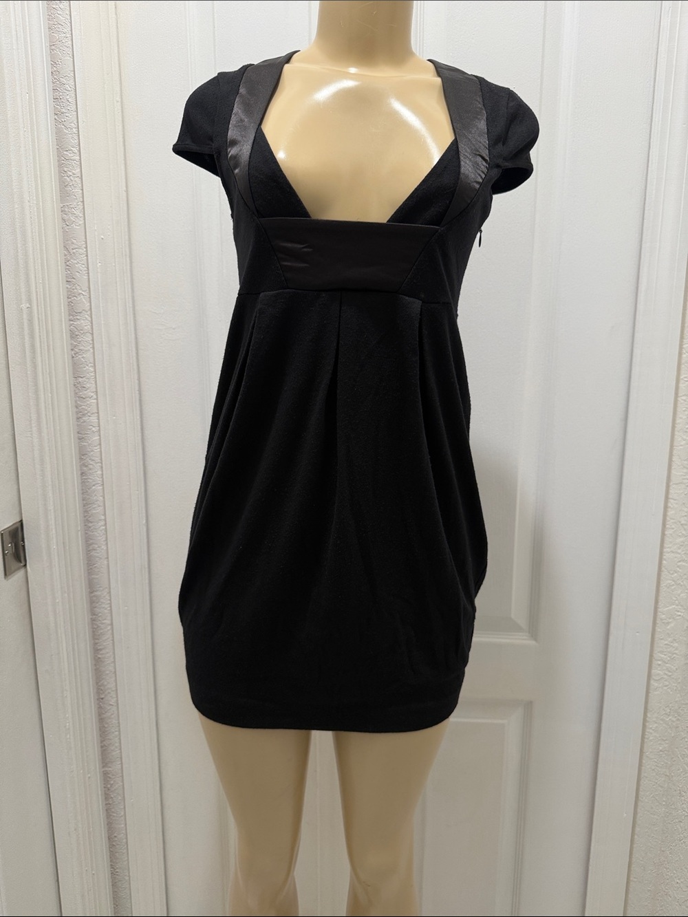 Elegant Black Deep V Mini Dress with Cap Sleeves